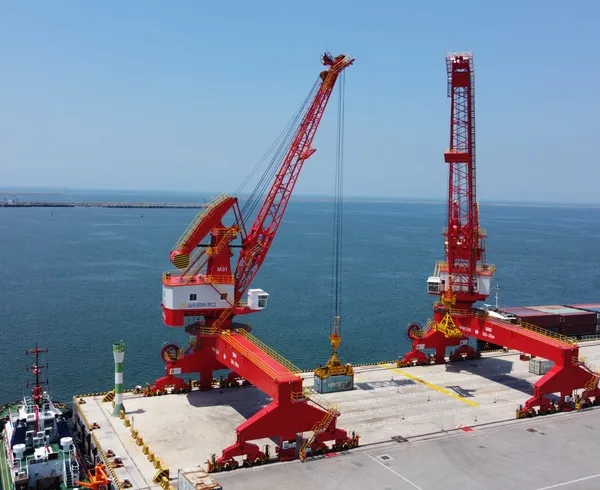 Shantou China Merchants Port Portal Slewing Crane Project